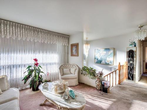 Living room - 309 Rue Dubé, Laval (Laval-Des-Rapides), QC - Indoor Photo Showing Living Room