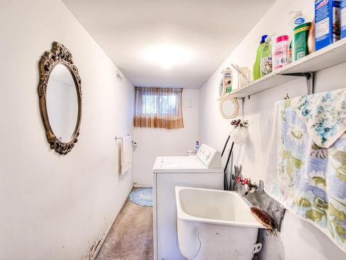 Bathroom - 309 Rue Dubé, Laval (Laval-Des-Rapides), QC - Indoor Photo Showing Laundry Room