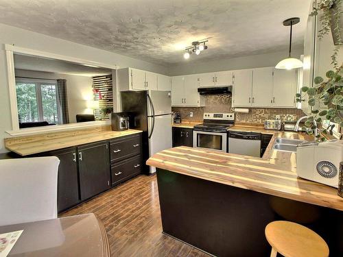 Kitchen - 52 Ch. Du Lac-Figuery, Saint-Mathieu-D'Harricana, QC - Indoor Photo Showing Kitchen With Double Sink