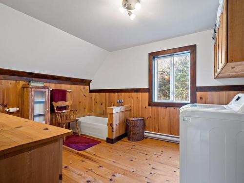 Ensuite bathroom - 20 Ch. Nadeau, Val-Des-Lacs, QC - Indoor Photo Showing Laundry Room