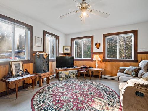 Living room - 20 Ch. Nadeau, Val-Des-Lacs, QC - Indoor Photo Showing Other Room