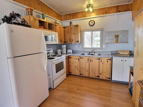 Kitchen - 17 Ch. Du Lac-Matagami, Eeyou Istchee Baie-James, QC - Indoor Photo Showing Kitchen With Double Sink