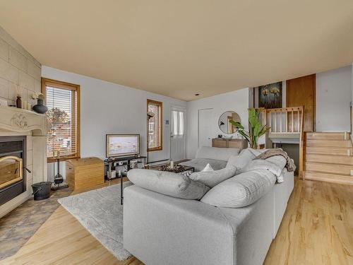 Salon - 57  - 59 Rue Des Castels, Lévis (Desjardins), QC - Indoor Photo Showing Living Room With Fireplace