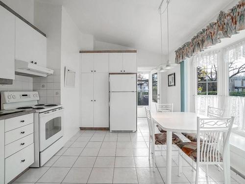 Kitchen - 921 Av. Raymond-Jobin, Laval (Saint-Vincent-De-Paul), QC - Indoor Photo Showing Kitchen