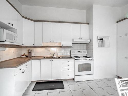 Kitchen - 921 Av. Raymond-Jobin, Laval (Saint-Vincent-De-Paul), QC - Indoor Photo Showing Kitchen With Double Sink