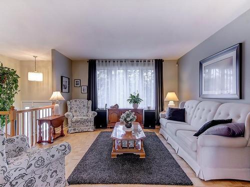 Living room - 273 Rue Valois, Saint-Bruno-De-Montarville, QC - Indoor Photo Showing Living Room