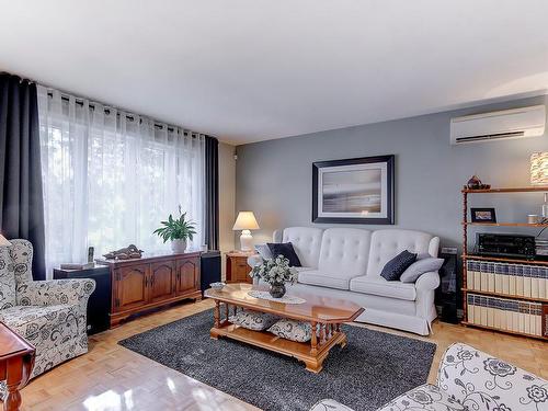 Living room - 273 Rue Valois, Saint-Bruno-De-Montarville, QC - Indoor Photo Showing Living Room