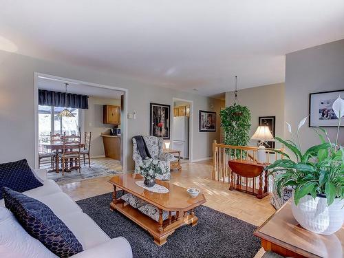 Living room - 273 Rue Valois, Saint-Bruno-De-Montarville, QC - Indoor Photo Showing Living Room