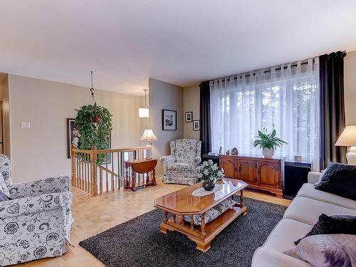 Living room - 273 Rue Valois, Saint-Bruno-De-Montarville, QC - Indoor Photo Showing Living Room