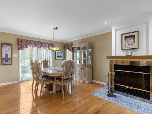 Salle Ã  manger - 4860 Rue Des Lys, Sainte-Catherine, QC - Indoor Photo Showing Dining Room With Fireplace