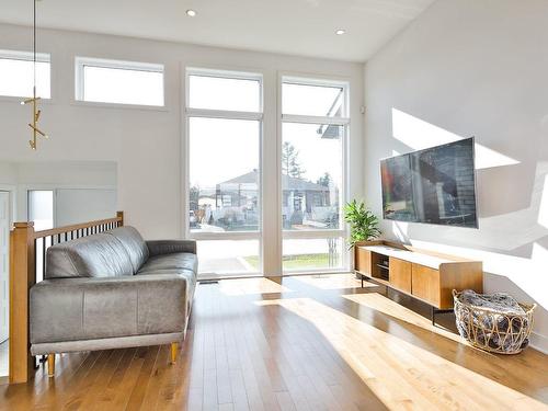 Living room - 233 Rue Lucien, Saint-Philippe, QC - Indoor Photo Showing Living Room