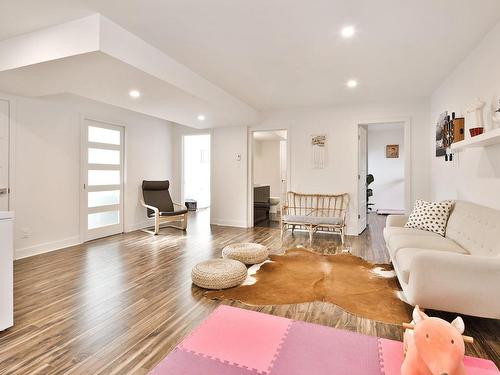 Family room - 233 Rue Lucien, Saint-Philippe, QC - Indoor Photo Showing Living Room