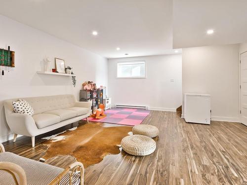 Family room - 233 Rue Lucien, Saint-Philippe, QC - Indoor Photo Showing Living Room