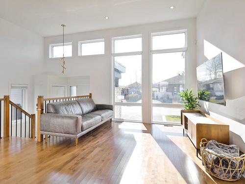 Living room - 233 Rue Lucien, Saint-Philippe, QC - Indoor Photo Showing Living Room