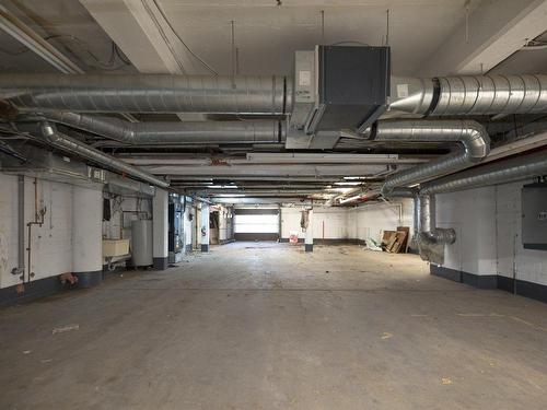 Interior - Unit-D-8300 Rue St-Patrick, Montréal (Lasalle), QC - Indoor Photo Showing Garage