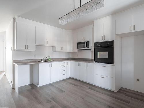 Cuisine - 625  - 627 3E Avenue, Montréal (Lachine), QC - Indoor Photo Showing Kitchen With Double Sink