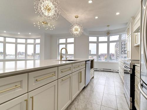 Cuisine - 508-6803 Ch. Heywood, Côte-Saint-Luc, QC - Indoor Photo Showing Kitchen With Upgraded Kitchen