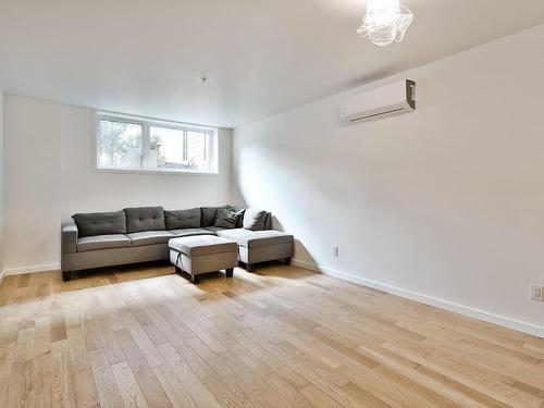 Salon - 001-552 Rue Nicolet, Montréal (Mercier/Hochelaga-Maisonneuve), QC - Indoor Photo Showing Living Room