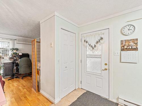 Hall d'entrÃ©e - 109 Rue Mystic, Brigham, QC - Indoor Photo Showing Other Room