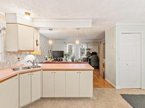 Cuisine - 109 Rue Mystic, Brigham, QC - Indoor Photo Showing Kitchen With Double Sink