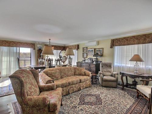 Salon - 204-894 Rue Perreault E., Rouyn-Noranda, QC - Indoor Photo Showing Living Room