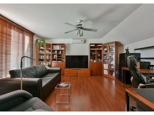 Mezzanine - 210-210 Rue Louis-Hébert, Boucherville, QC - Indoor Photo Showing Living Room