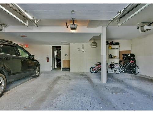 Garage - 210-210 Rue Louis-Hébert, Boucherville, QC - Indoor Photo Showing Garage