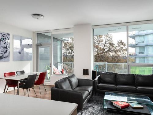 204-4011 Rainbow Hill Lane, Saanich, BC - Indoor Photo Showing Living Room