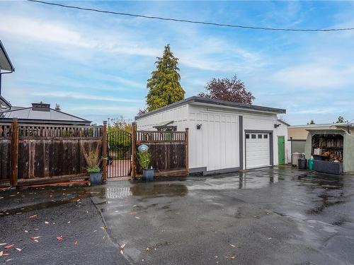 9899 Cedar St, Chemainus, BC 