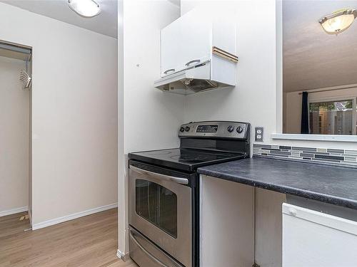 101-481 Kennedy St, Nanaimo, BC - Indoor Photo Showing Kitchen