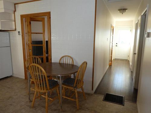 106 Barton Ave W, Geraldton, ON - Indoor Photo Showing Dining Room