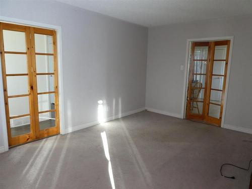 106 Barton Ave W, Geraldton, ON - Indoor Photo Showing Other Room