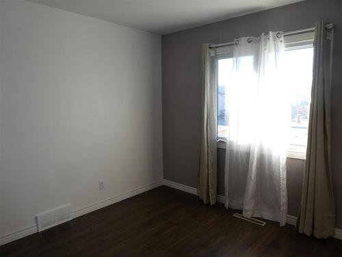 106 Barton Ave W, Geraldton, ON - Indoor Photo Showing Other Room