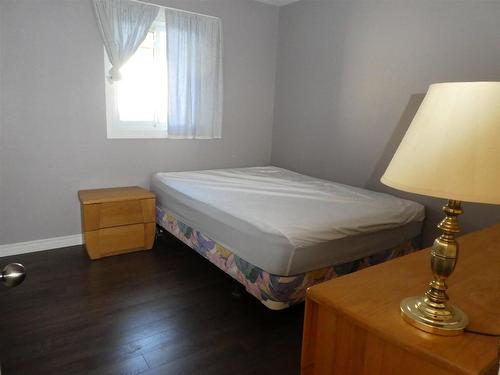 106 Barton Ave W, Geraldton, ON - Indoor Photo Showing Bedroom