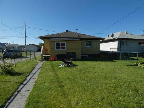 106 Barton Ave W, Geraldton, ON - Outdoor