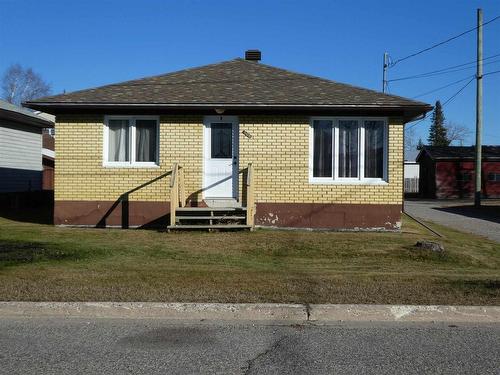 106 Barton Ave W, Geraldton, ON - Outdoor