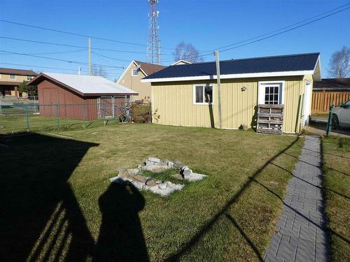 106 Barton Ave W, Geraldton, ON - Outdoor