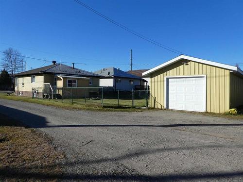 106 Barton Ave W, Geraldton, ON - Outdoor