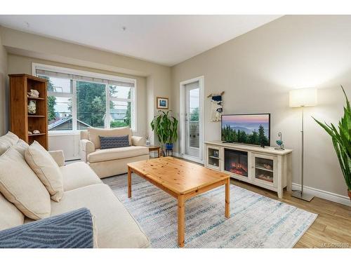 205-555 4Th St, Courtenay, BC - Indoor Photo Showing Living Room