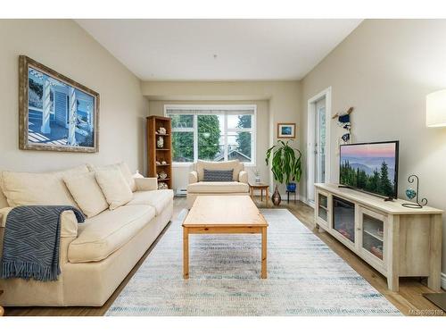 205-555 4Th St, Courtenay, BC - Indoor Photo Showing Living Room