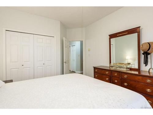 205-555 4Th St, Courtenay, BC - Indoor Photo Showing Bedroom