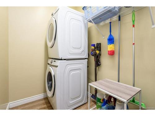 205-555 4Th St, Courtenay, BC - Indoor Photo Showing Laundry Room