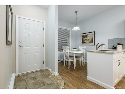 205-555 4Th St, Courtenay, BC - Indoor