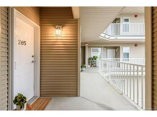 205-555 4Th St, Courtenay, BC - Outdoor With Balcony With Exterior