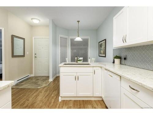 205-555 4Th St, Courtenay, BC - Indoor Photo Showing Kitchen