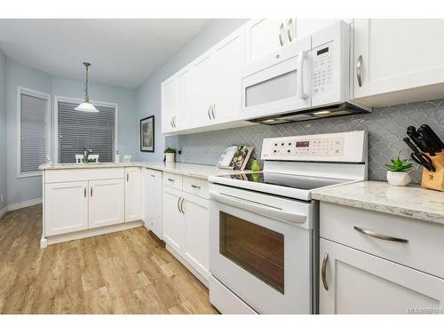 205-555 4Th St, Courtenay, BC - Indoor Photo Showing Kitchen