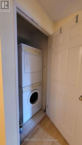 805 - 400 Webb Drive, Mississauga, ON - Indoor Photo Showing Laundry Room