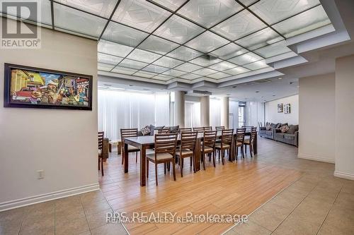 805 - 400 Webb Drive, Mississauga, ON - Indoor Photo Showing Dining Room