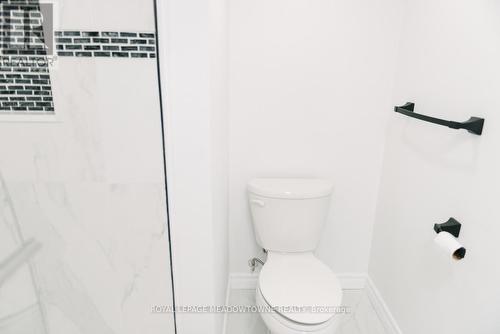 673 Knox Avenue, Hamilton, ON - Indoor Photo Showing Bathroom