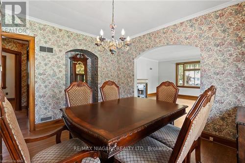 4981 Second Avenue, Niagara Falls, ON - Indoor Photo Showing Dining Room